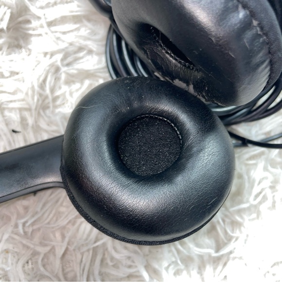 Logitech H390 Over the Ear, USB, Headset & Microphone - Picture 3 of 7